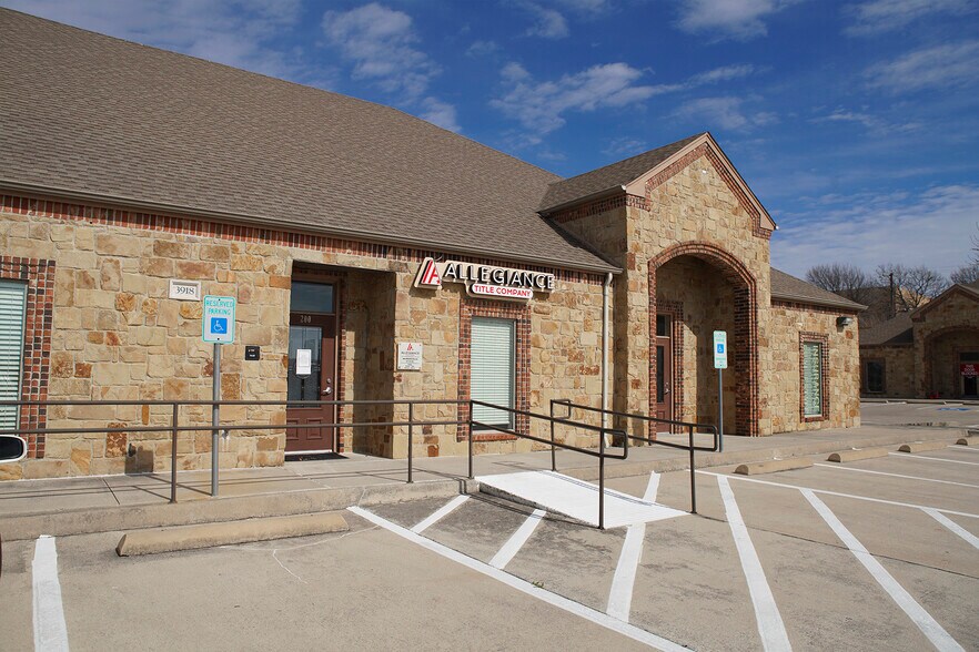 3918 Telephone Rd, Lake Worth, TX à louer - Photo du bâtiment - Image 3 de 37