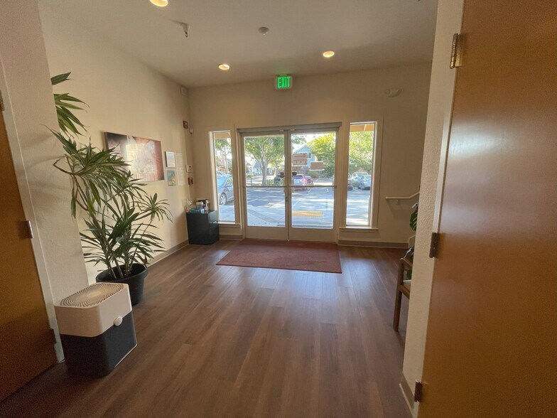 525 E Cotati Ave, Cotati, CA à vendre - Photo intérieure - Image 2 de 14