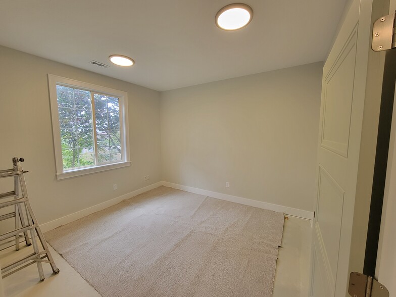 47 W 9000 S, Sandy, UT for lease - Building Photo - Image 3 of 15