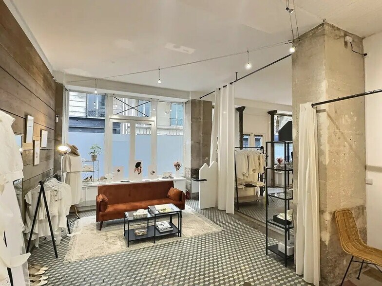 Office in Paris for lease - Interior Photo - Image 2 of 7