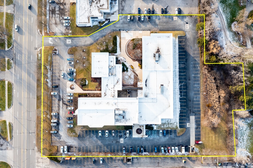 31500 W 13 Mile Rd, Farmington Hills, MI for sale - Aerial - Image 2 of 28