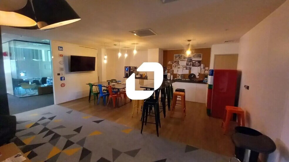 Office in Lille for lease - Interior Photo - Image 3 of 10