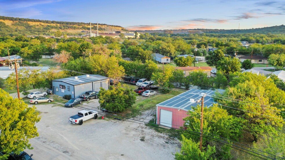 2105 NE 2nd St, Mineral Wells, TX for sale - Building Photo - Image 2 of 18