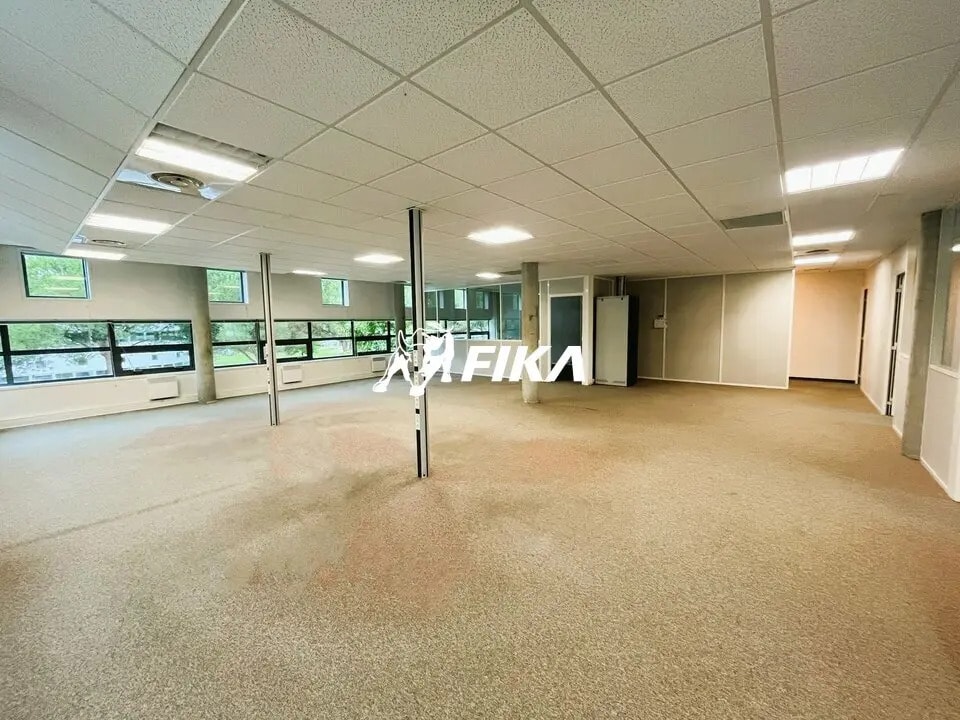 Office in Mérignac for lease Building Photo- Image 1 of 9