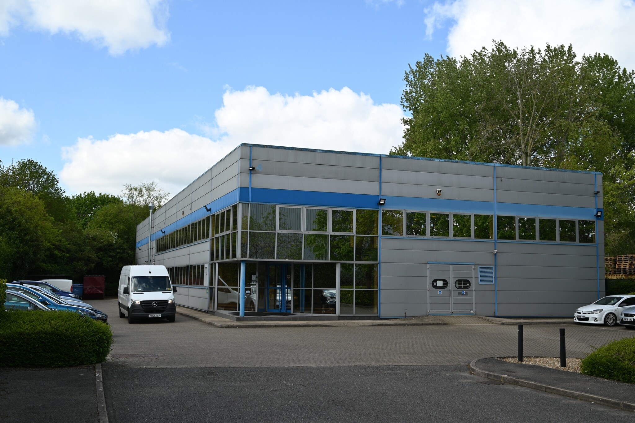 4 Tanners Dr, Milton Keynes for lease Building Photo- Image 1 of 2