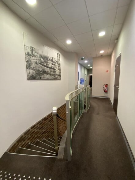 Retail in Paris for lease - Interior Photo - Image 3 of 9