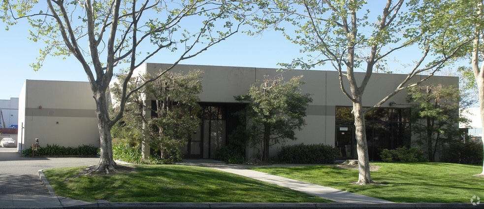 23 Rickenbacker Cir, Livermore, CA for lease - Primary Photo - Image 1 of 6