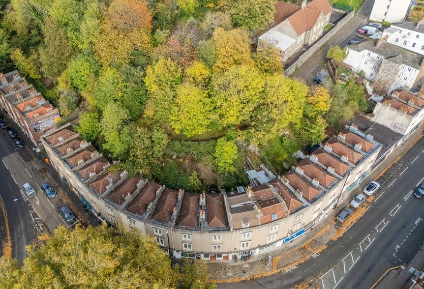 Jacob’s Wells Road & St George’s Road portfolio of 17 properties for sale on LoopNet.ca - Aerial - Image 2 of 23