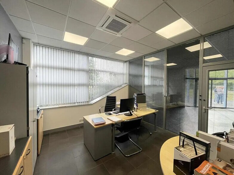 Bureau dans Creil à louer - Photo du bâtiment - Image 3 de 7