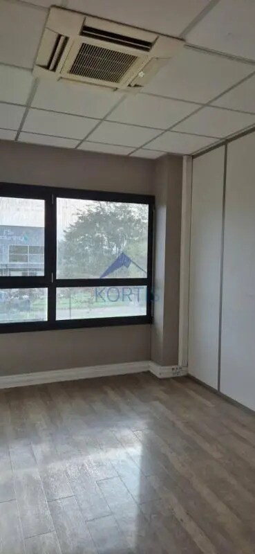 Office in Limas for lease Interior Photo- Image 1 of 5