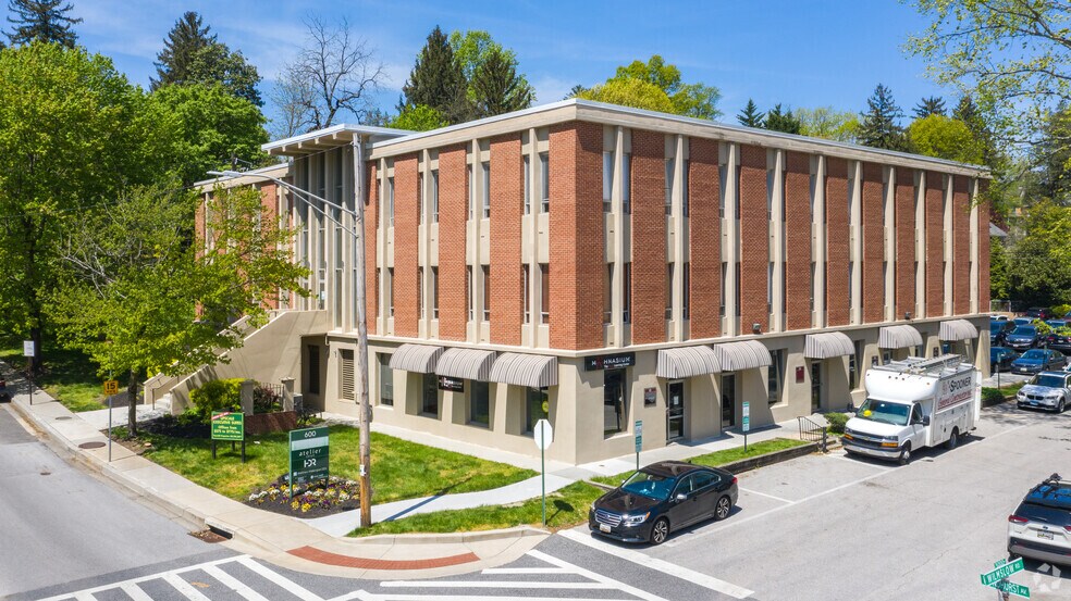 600 Wyndhurst Ave, Baltimore, MD à louer - Photo du bâtiment - Image 2 de 3