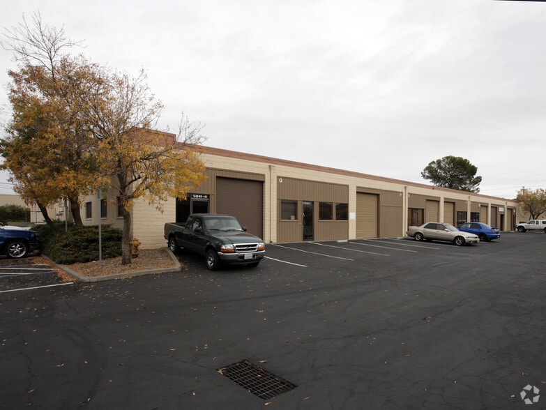 5041 College Oak Dr, Sacramento, CA for lease - Building Photo - Image 2 of 3
