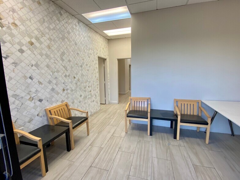 1710 W Horizon Ridge Pky, Henderson, NV à louer - Photo intérieure - Image 3 de 21