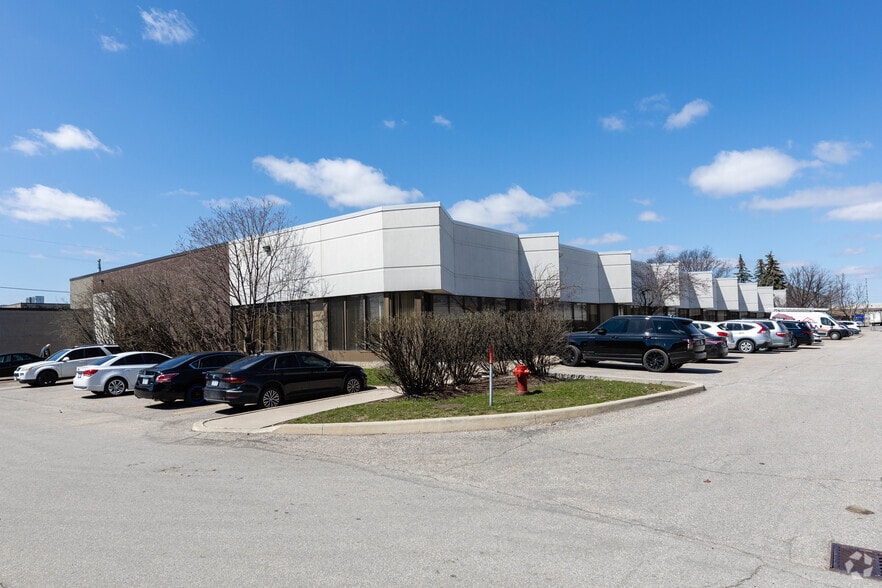 2798 Thamesgate Dr, Mississauga, ON for lease - Primary Photo - Image 1 of 4