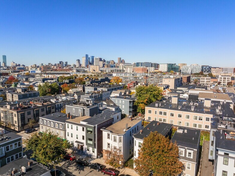 574 E 3rd St, Boston, MA à vendre - Photo du bâtiment - Image 2 de 39