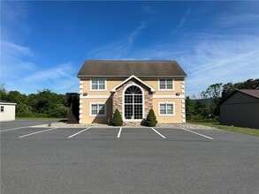 196 W Moorestown Rd, Wind Gap, PA à louer Photo du bâtiment- Image 2 de 2