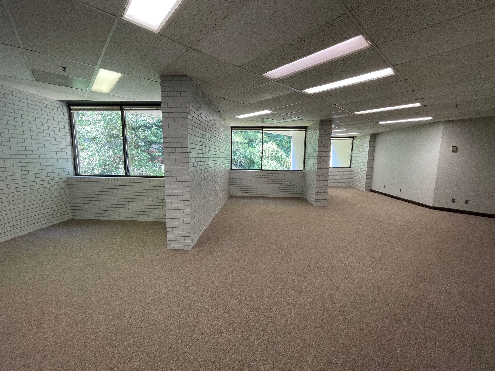 1914 Association Dr, Reston, VA for lease Interior Photo- Image 1 of 10