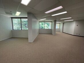 1914 Association Dr, Reston, VA for lease Interior Photo- Image 1 of 10