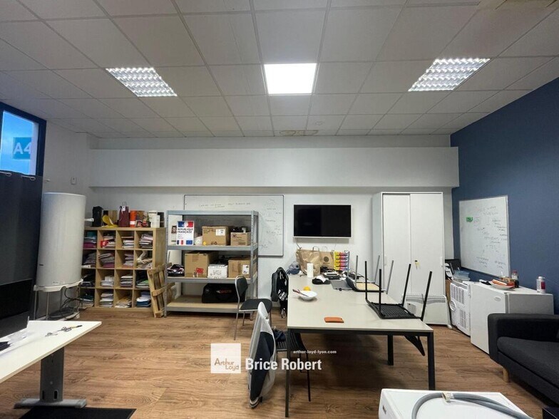 30 Rue Du 35eme Regiment D'Aviation, Bron for sale - Interior Photo - Image 3 of 6