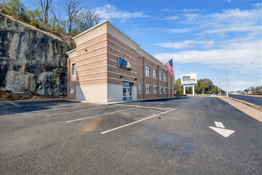 2001 Central Park Ave, Yonkers, NY for sale - Building Photo - Image 3 of 49