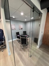 2505 W 11th St, Houston, TX for lease Interior Photo- Image 2 of 5