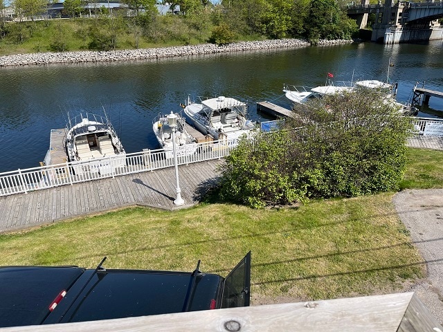 308 River St, Manistee, MI à louer - Photo du bâtiment - Image 3 de 38