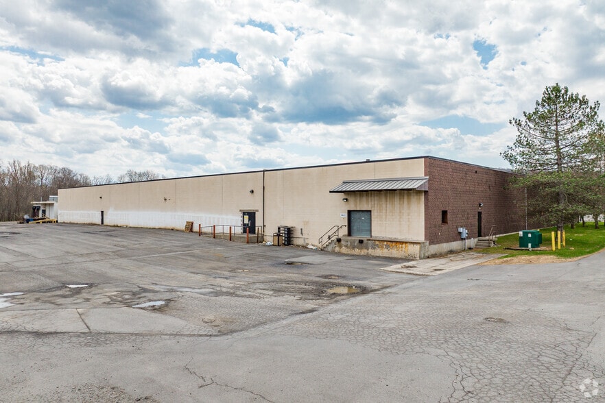 102 Utica St, Hamilton, NY for lease - Building Photo - Image 2 of 8