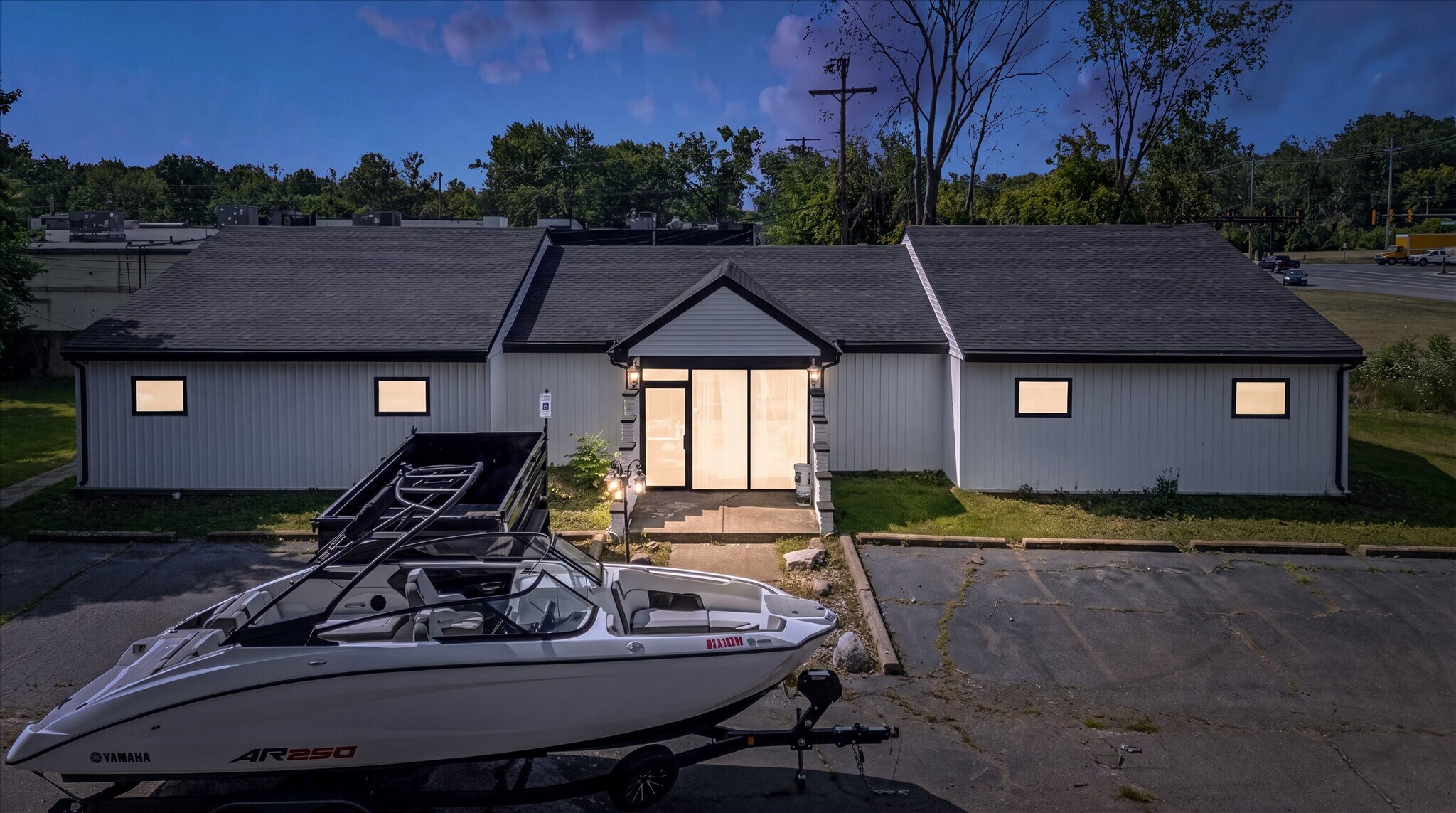 6971 Merriman Rd, Romulus, MI for lease Building Photo- Image 1 of 18