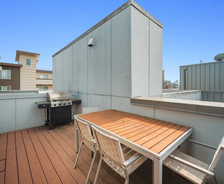 2418 NW 58th St, Seattle, WA à vendre - Photo du bâtiment - Image 3 de 28