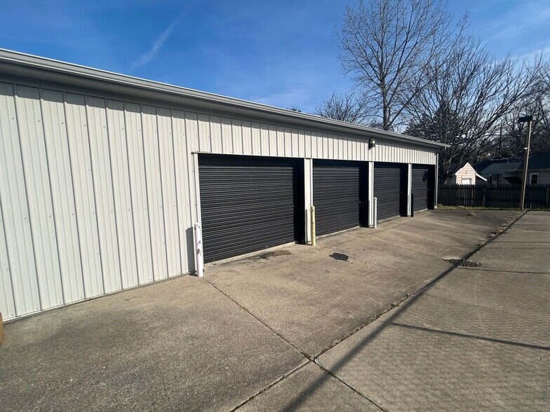 1631-1633 Toledo Rd, Elkhart, IN à vendre - Photo du bâtiment - Image 3 de 4