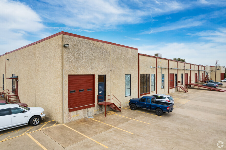 5400 Airport Fwy, Haltom City, TX à vendre - Photo principale - Image 1 de 1