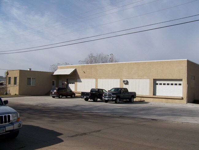 Plus de détails pour 1814 E Ave NE, Cedar Rapids, IA - Industriel à louer
