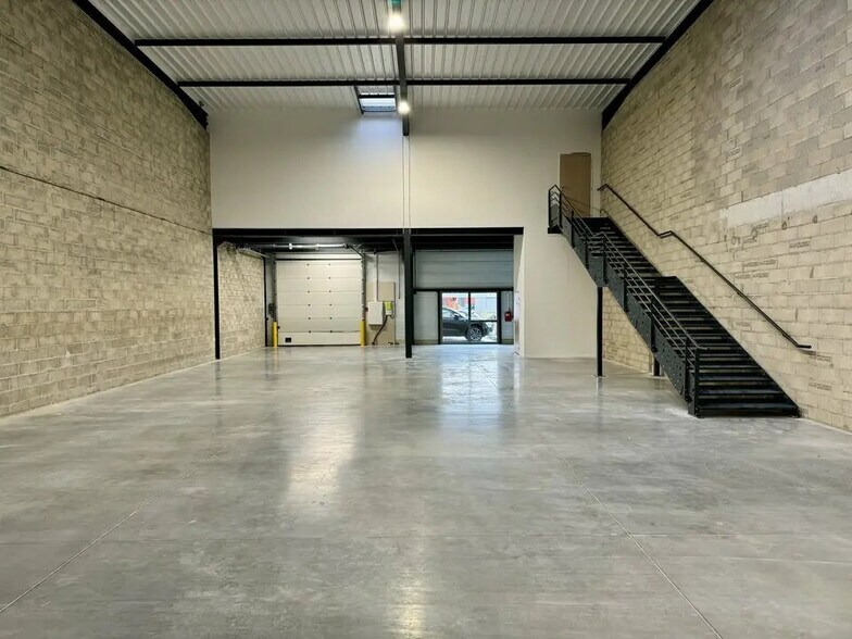 Flex in Roissy-en-France for lease - Interior Photo - Image 2 of 7