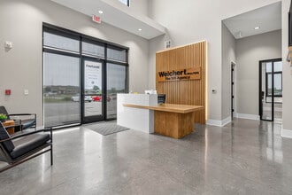 3607 NE Otterview Cir, Ankeny, IA for lease Lobby- Image 2 of 17