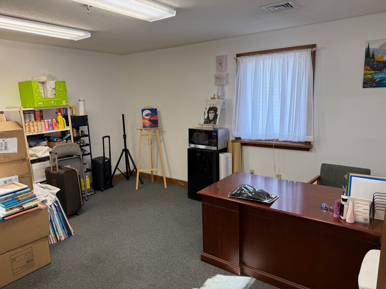 63 Myron St, West Springfield, MA for lease - Building Photo - Image 3 of 26