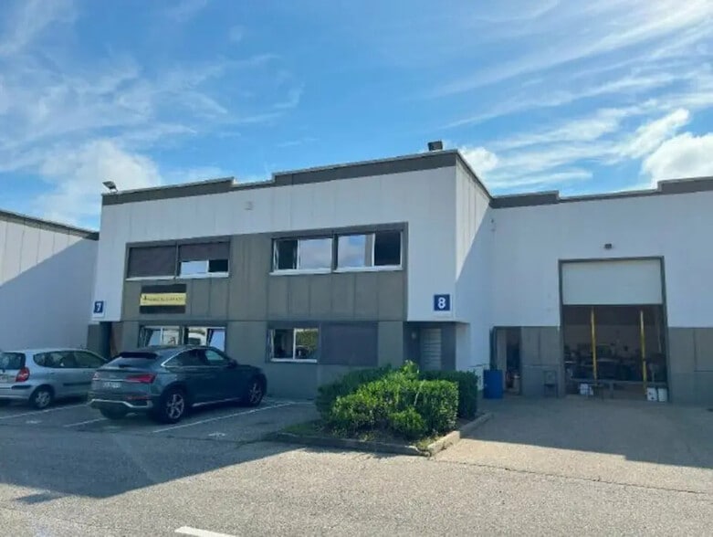 Office in Décines-Charpieu for lease - Building Photo - Image 2 of 40
