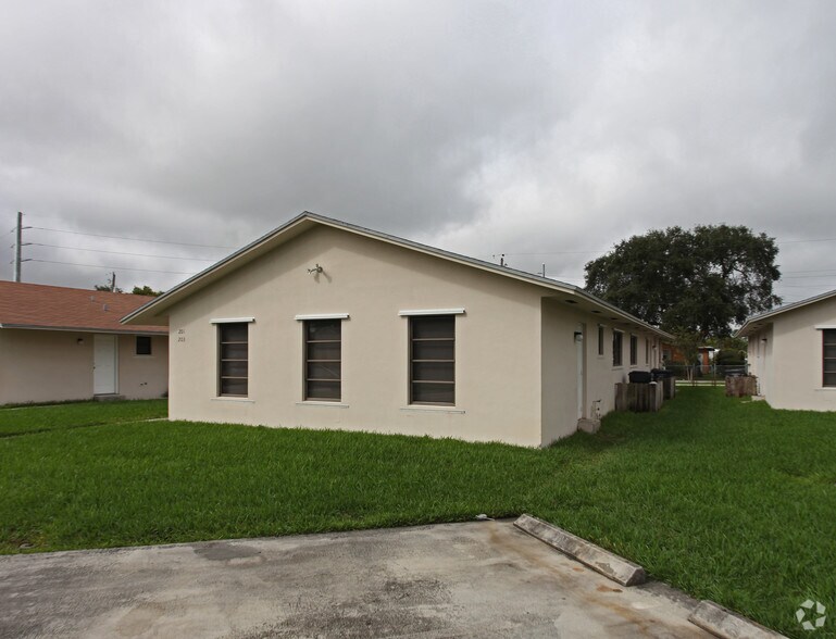201-203 N 59th Ave, Hollywood, FL for sale - Primary Photo - Image 1 of 2
