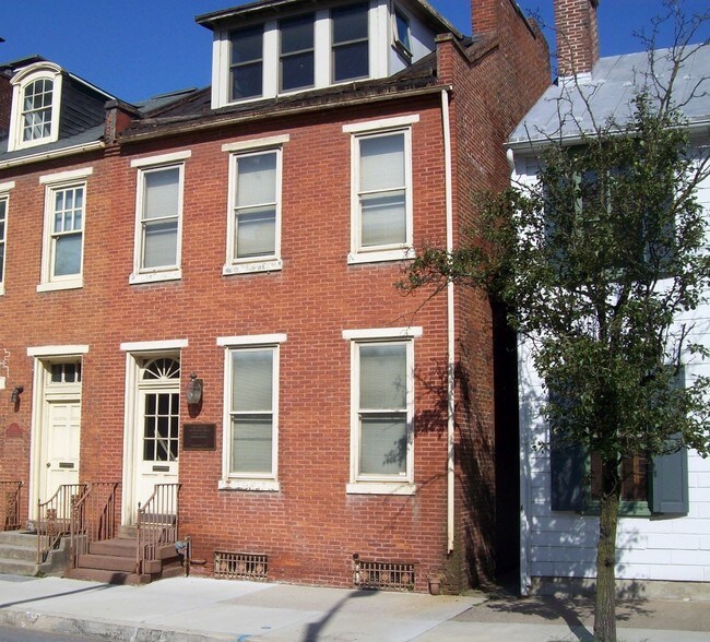 106 Walnut St, Harrisburg, PA for lease - Building Photo - Image 1 of 3
