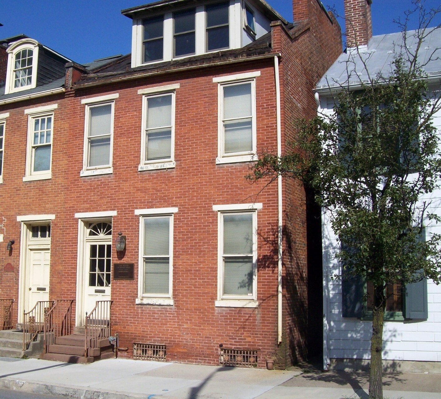 106 Walnut St, Harrisburg, PA for lease Building Photo- Image 1 of 4