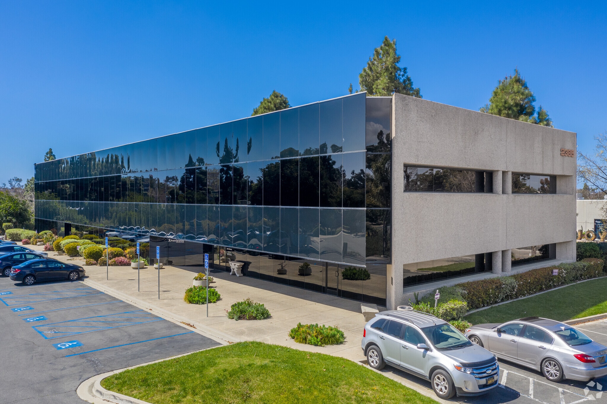 2385 Camino Vida Roble, Carlsbad, CA for lease Primary Photo- Image 1 of 5