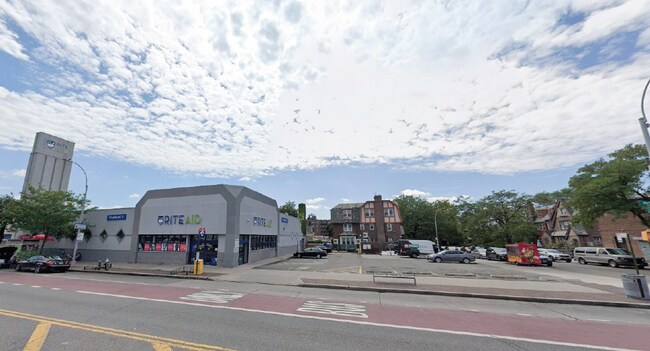 Plus de détails pour 8510 Northern Blvd, Jackson Heights, NY - Commerce de détail à louer