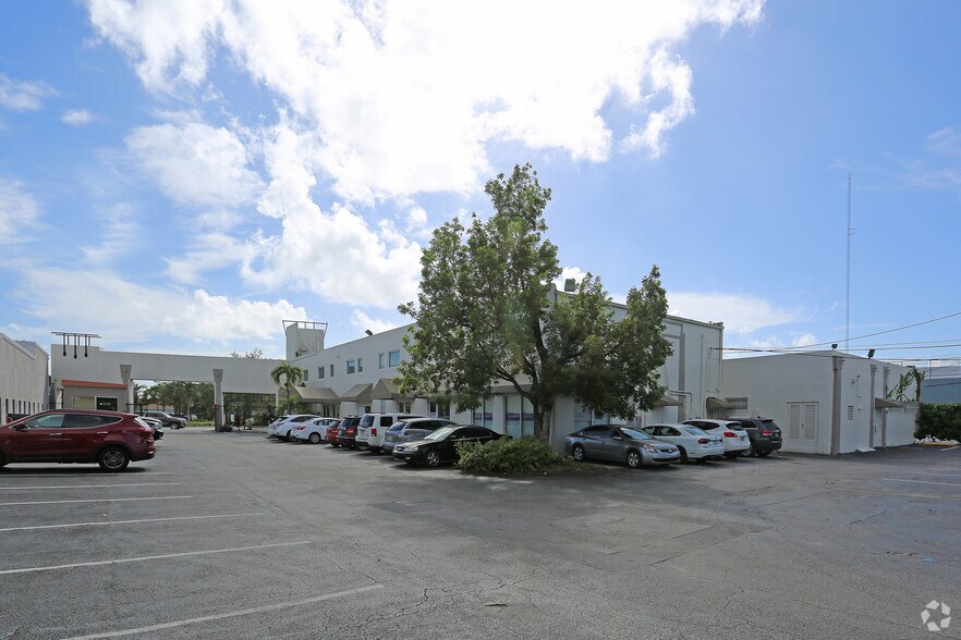 5050 Biscayne Blvd, Miami, FL à louer - Photo du bâtiment - Image 2 de 3