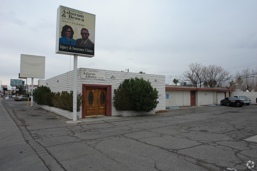 2211 Paradise Rd, Las Vegas, NV à louer - Photo principale - Image 1 de 9