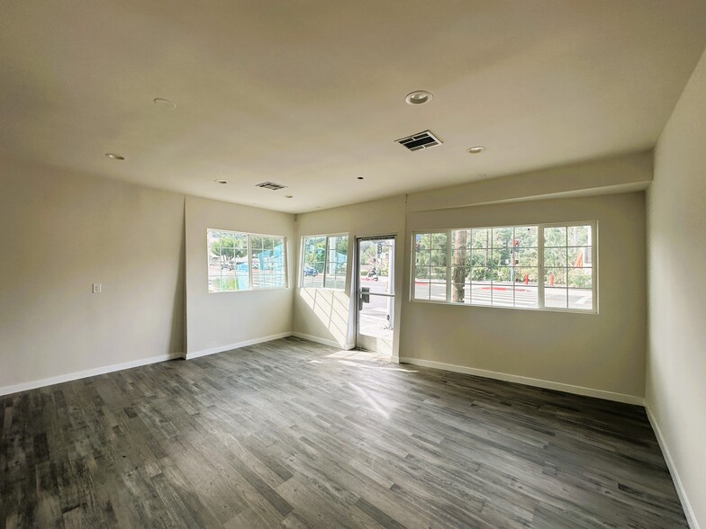 7301-7307 Foothill Blvd, Tujunga, CA for sale - Interior Photo - Image 2 of 41