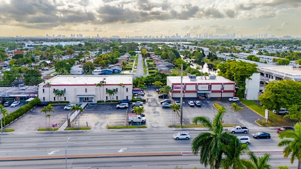 20535 NW 2nd Ave, Miami, FL à louer - Photo du bâtiment - Image 3 de 4
