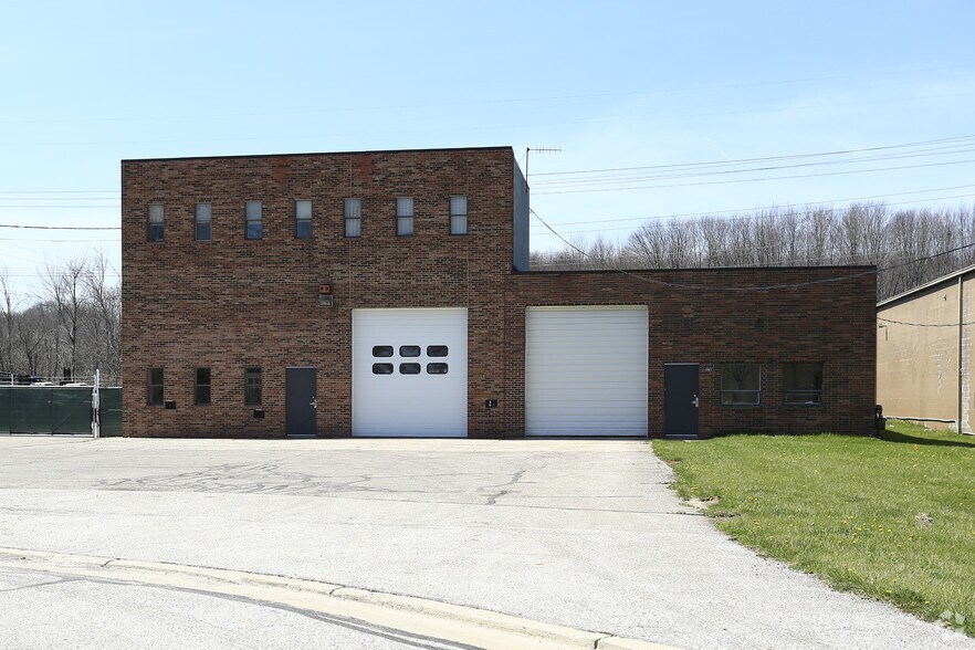 7730 Bond St, Glenwillow, OH for sale - Building Photo - Image 2 of 5