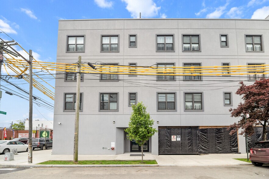 8623 Flatlands Ave, Brooklyn, NY à vendre - Photo du bâtiment - Image 3 de 17