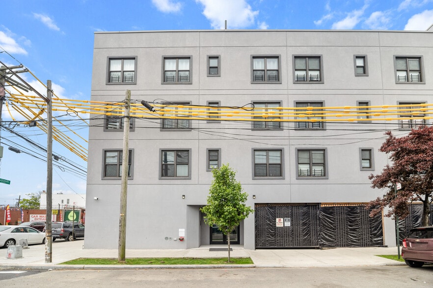 8623 Flatlands Ave, Brooklyn, NY à vendre - Photo du bâtiment - Image 3 de 17