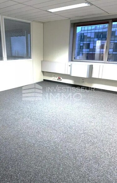 Office in Noisy-le-Grand for lease - Building Photo - Image 1 of 9