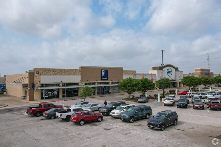 5950 Fairmont Pkwy, Pasadena, TX à vendre - Photo du bâtiment - Image 1 de 10